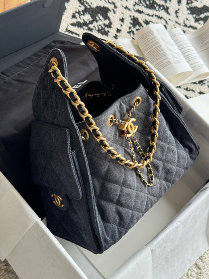 25 Medium Quilted Handbag