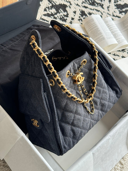 25 Medium Quilted Handbag