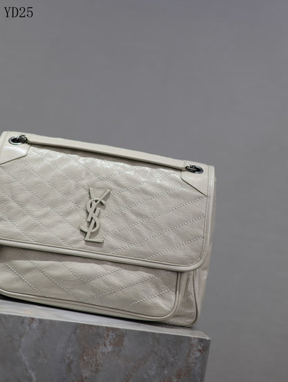 Niki Medium Leather Shoulder Bag