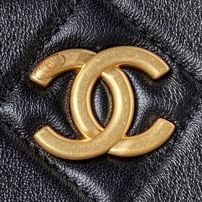 Quilted Lambskin Shoulder Bag with Gold Chain