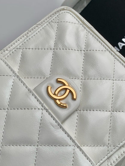 25 Large Quilted Handbag